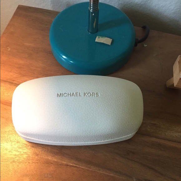 Michael Kors Milo matte black sunglasses - Picture 5 of 6